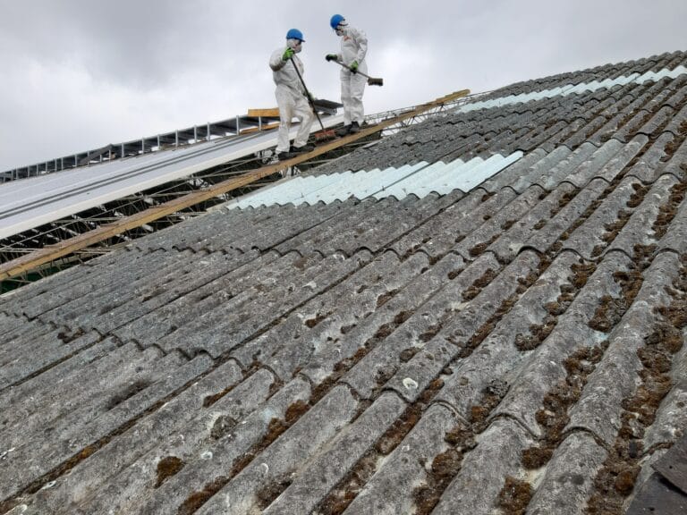 verwijderen Eternit asbest golfplaten bij dakrenovatie van loods door Indur Industriele dakwerken